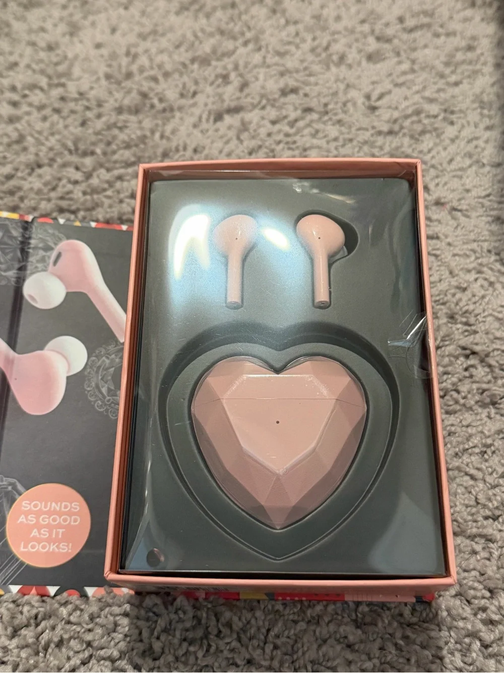 FAO Schwarz Heart-Shaped Wireless Earbuds – Light Pink
